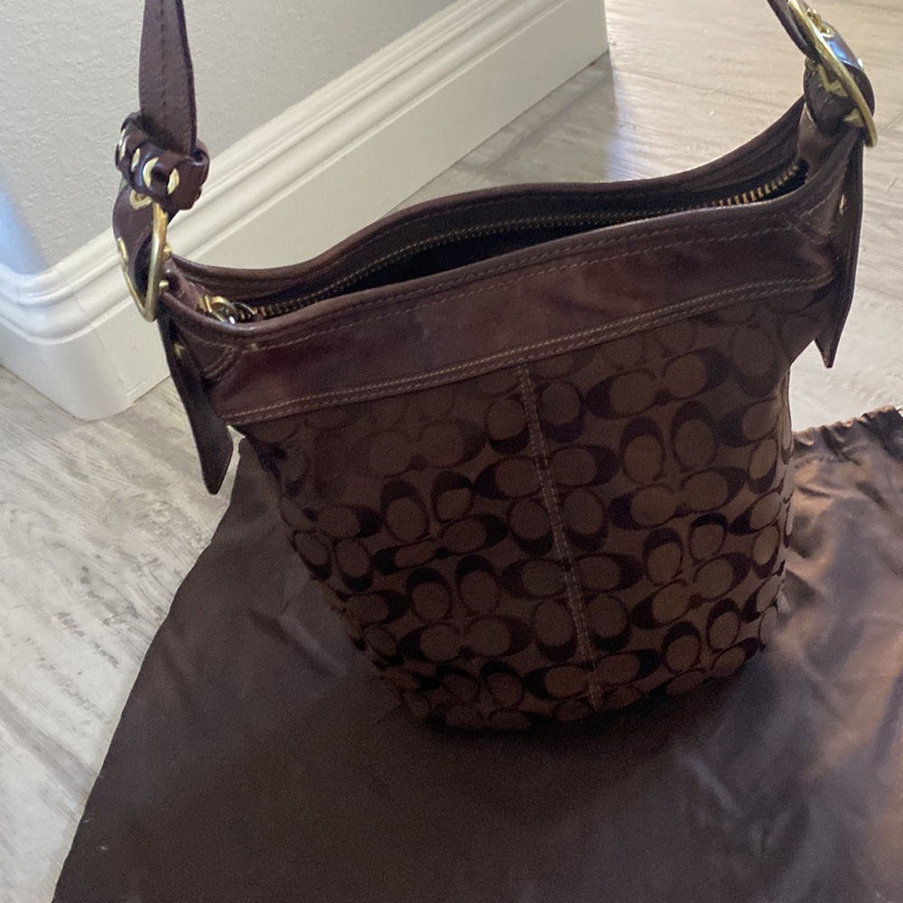 COACH signature dark brown bucket bag - Picture 4 of 6